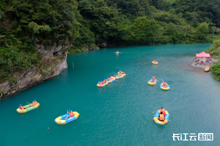 湖北咸豐正式接棒全國“村BA”中部賽區(qū)賽事，融合休閑觀光打造鄉(xiāng)村體育盛會